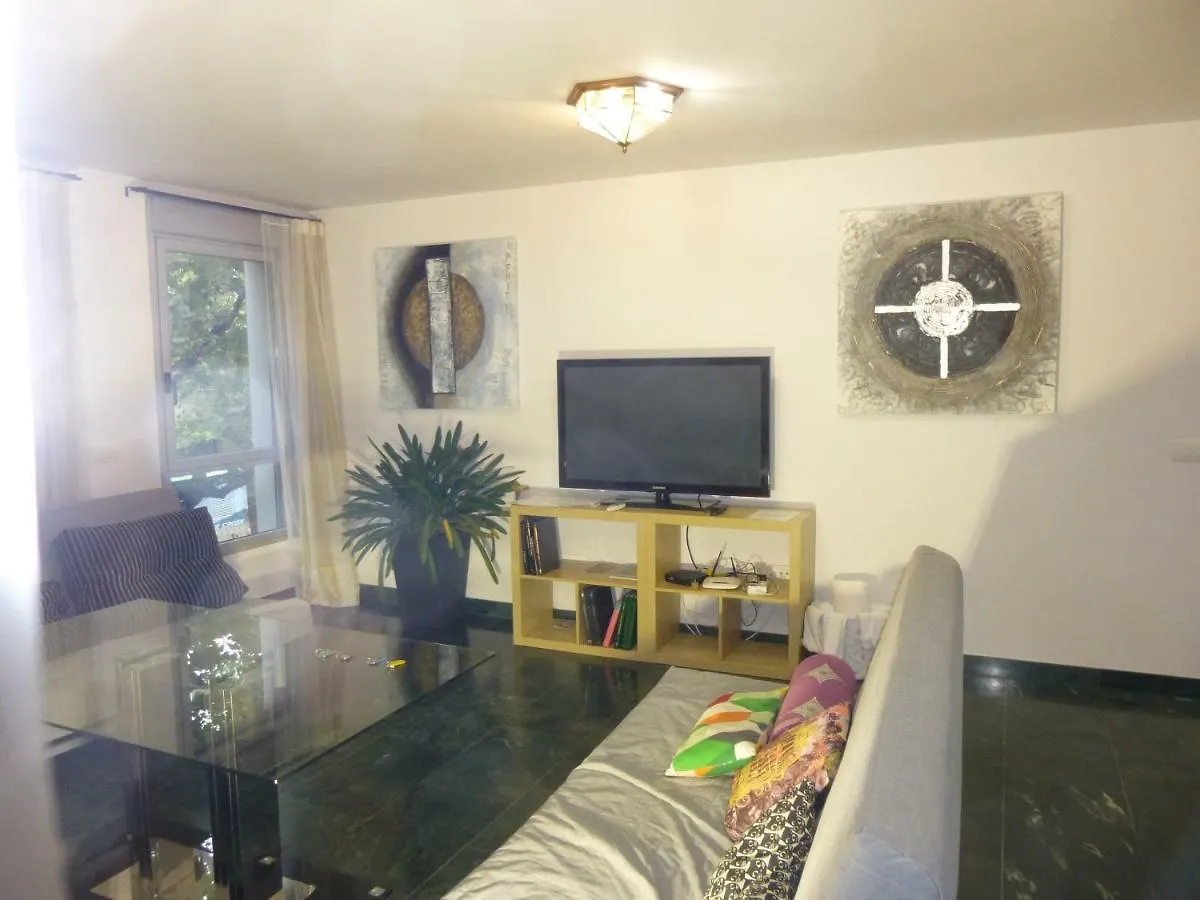 Aparment In Historical & Commercial Center 5Minutes Walking To The Alcazar Apartment Cordoba