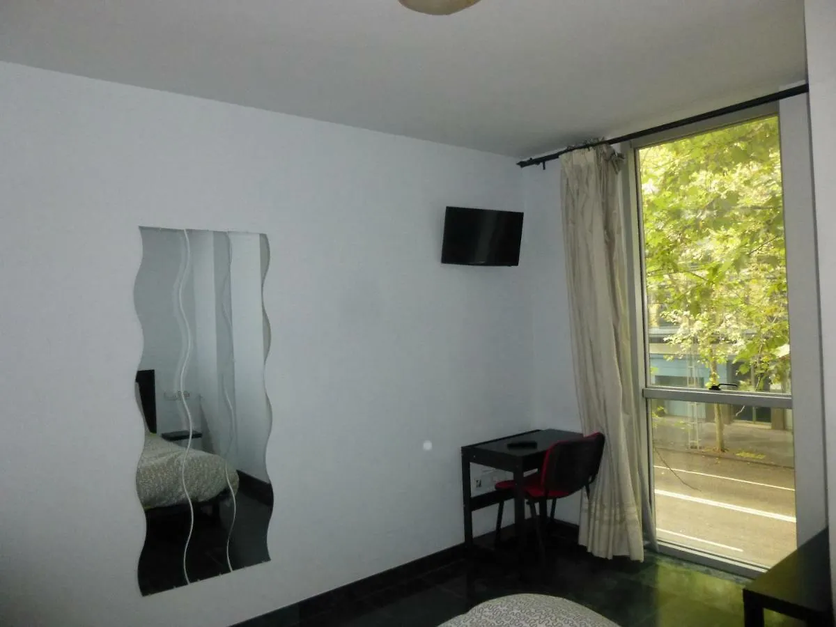 Aparment In Historical & Commercial Center 5Minutes Walking To The Alcazar Apartment Cordoba