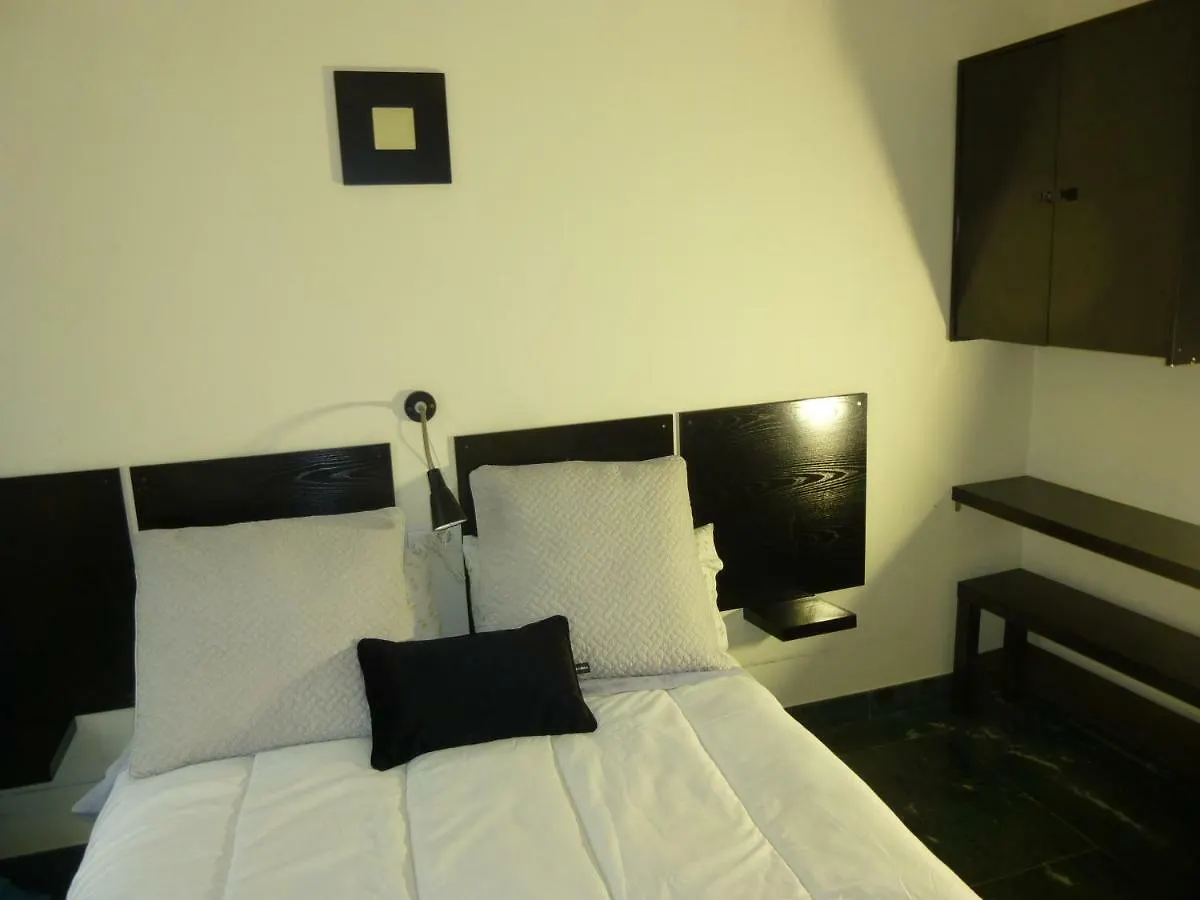 Aparment In Historical & Commercial Center 5Minutes Walking To The Alcazar Apartment Cordoba