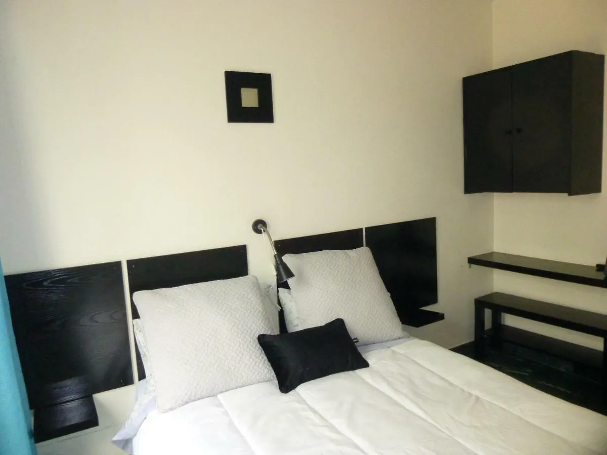 Aparment In Historical & Commercial Center 5Minutes Walking To The Alcazar Apartment Cordoba