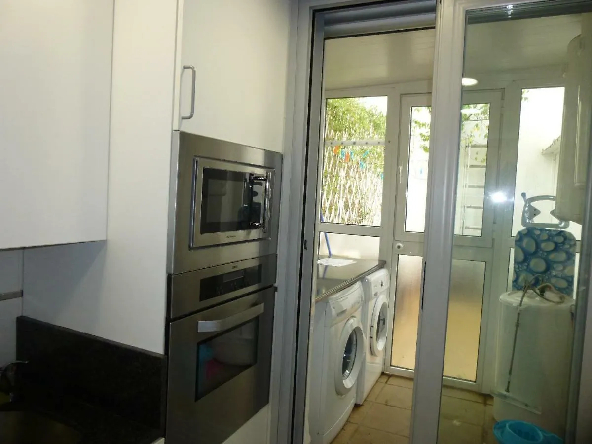Aparment In Historical & Commercial Center 5Minutes Walking To The Alcazar Apartment Cordoba