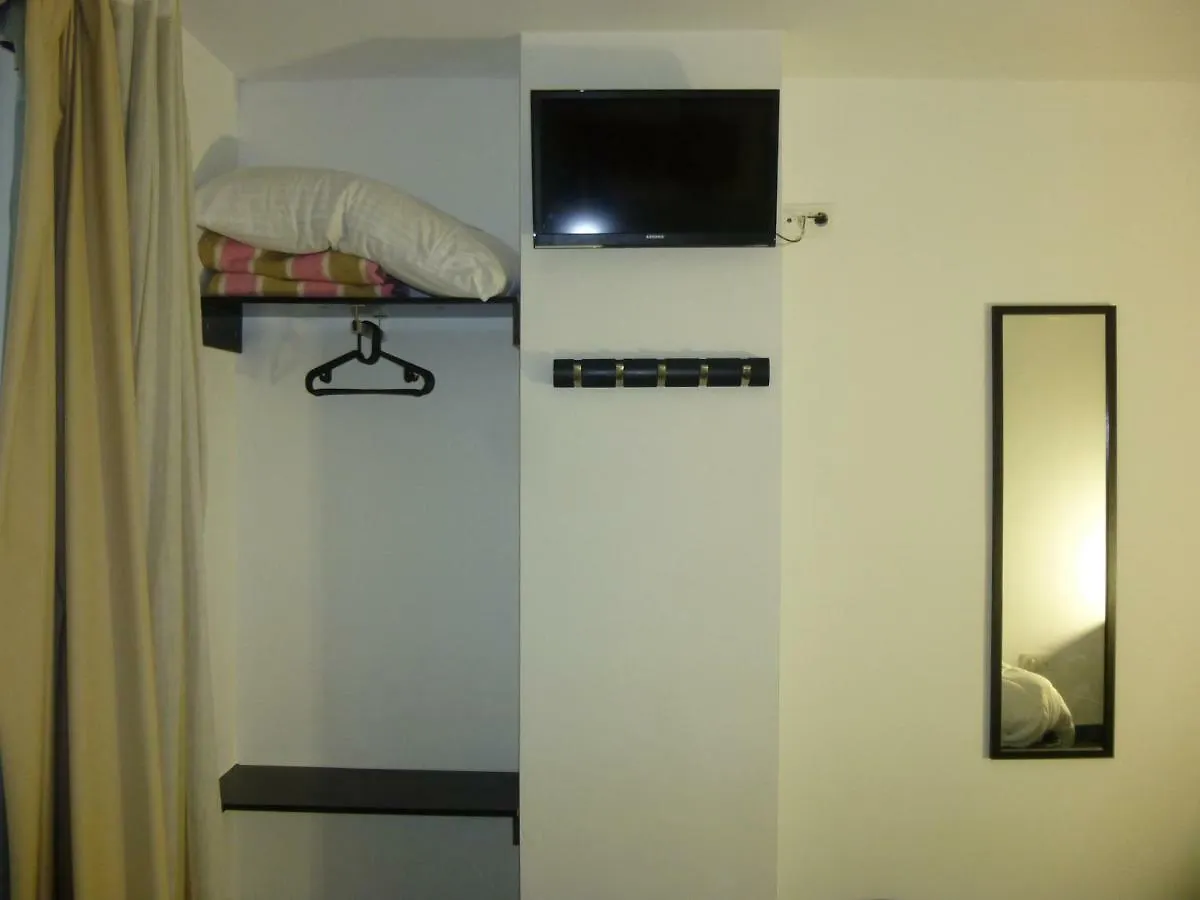Aparment In Historical & Commercial Center 5Minutes Walking To The Alcazar Apartment Cordoba Spain