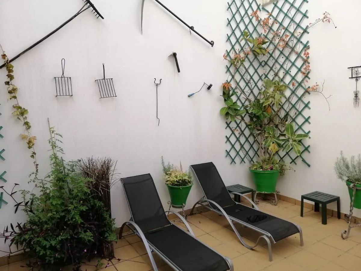 Aparment In Historical & Commercial Center 5Minutes Walking To The Alcazar Apartment Cordoba
